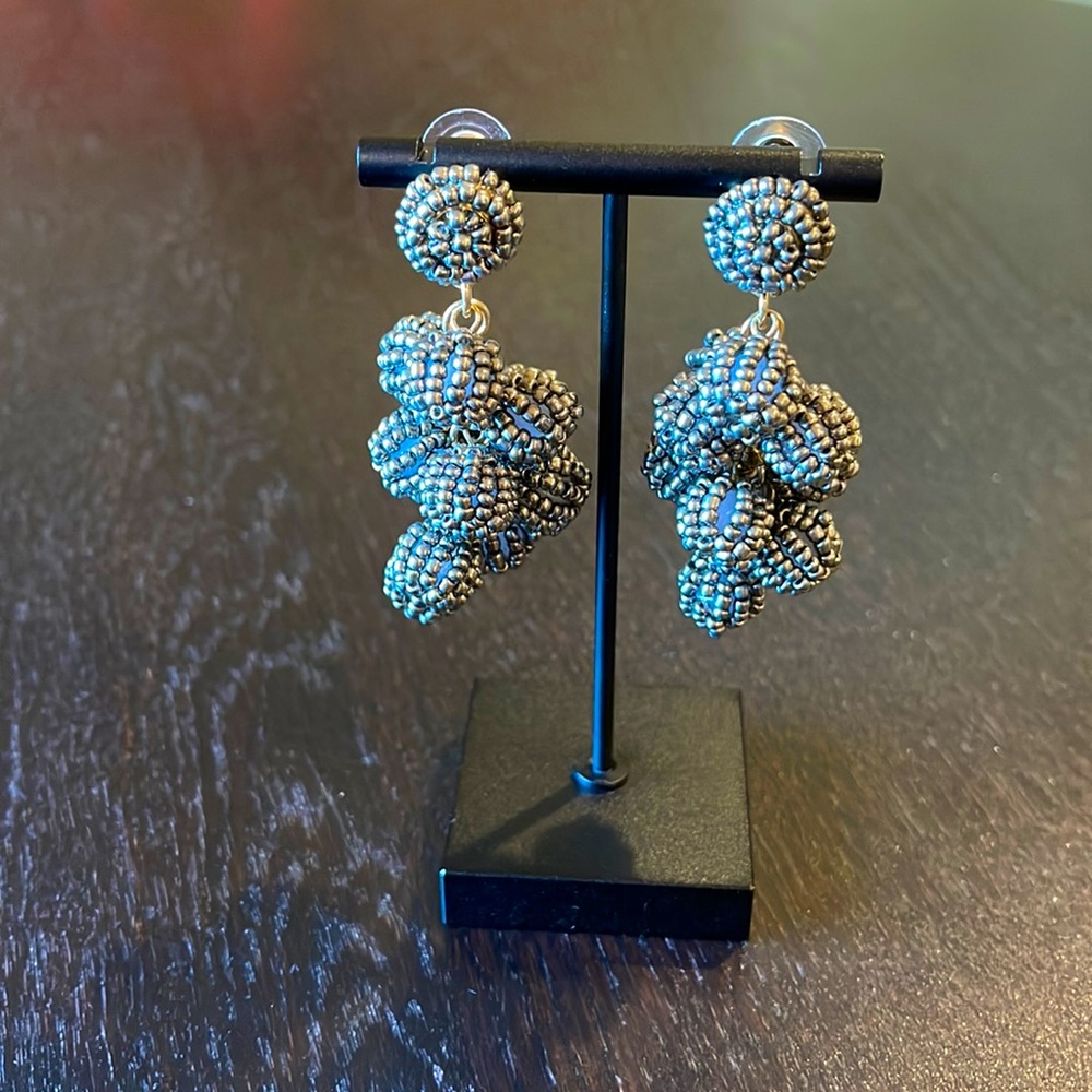 NWOT dark silver beaded pierced earrings connected w/gold tone links